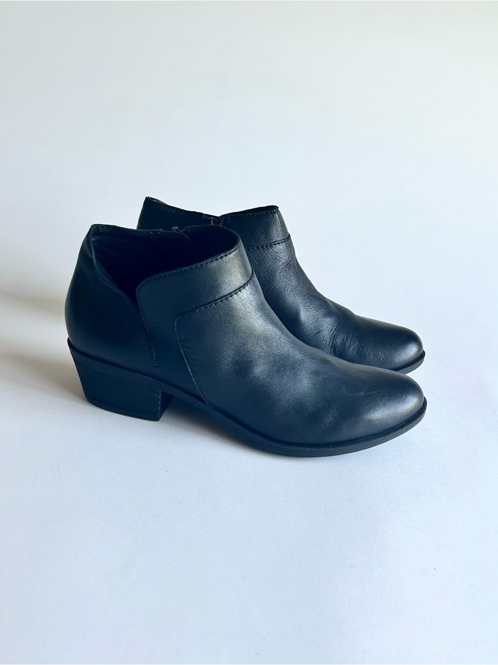 Lucky Brand Black Genuine Leather Almond Toe Rubber Outsole Ankle Boots size 6.5